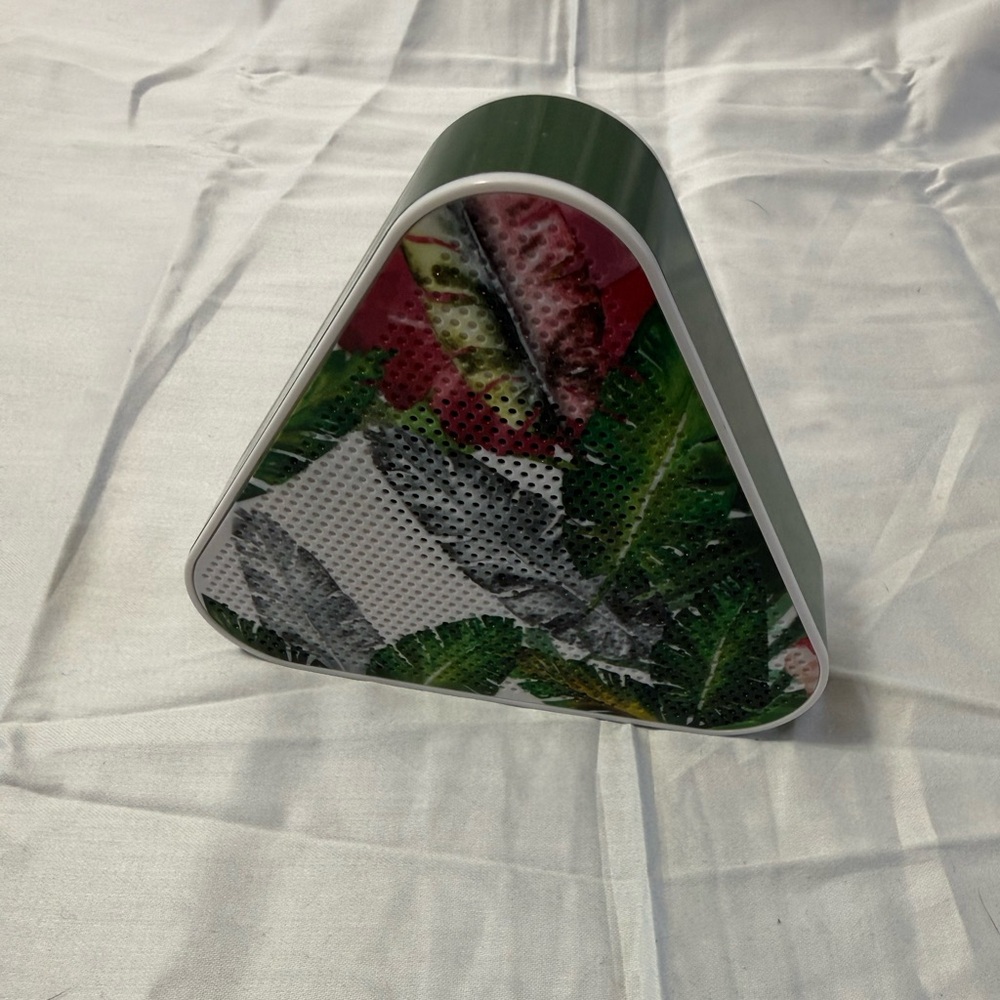 Triangle Green and Red Floral Speaker